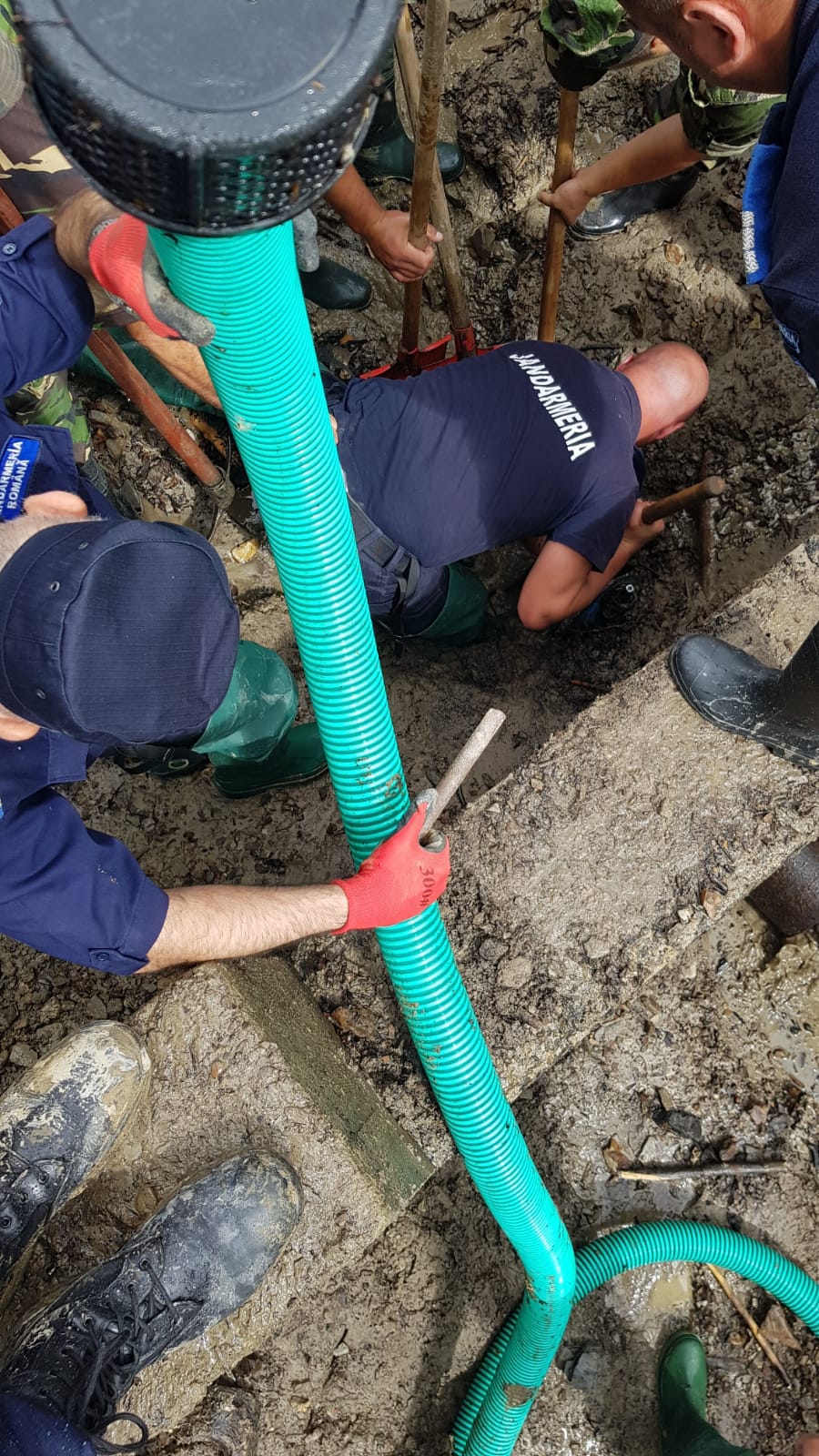 Bilanțul inundațiilor din România, duminică, 1 iulie. Patru oameni au murit, sute de familii evacuate și drumuri blocate de viitură