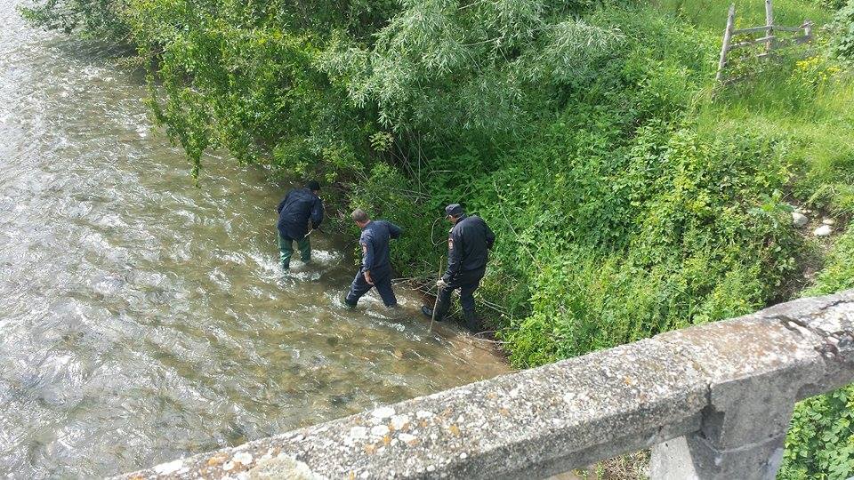 ALERTĂ în județul Hunedoara! Zeci de polițiști, pompieri și jandarmi caută un copil de un an și șapte luni dispărut