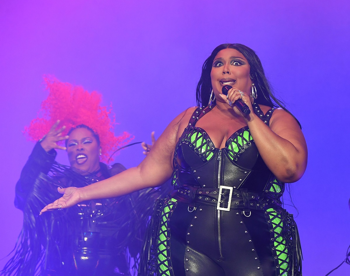 Lizzo, acuzată de fostele ei dansatoare de hărţuire sexuală și body shaming. Cântăreața a fost dată în judecată