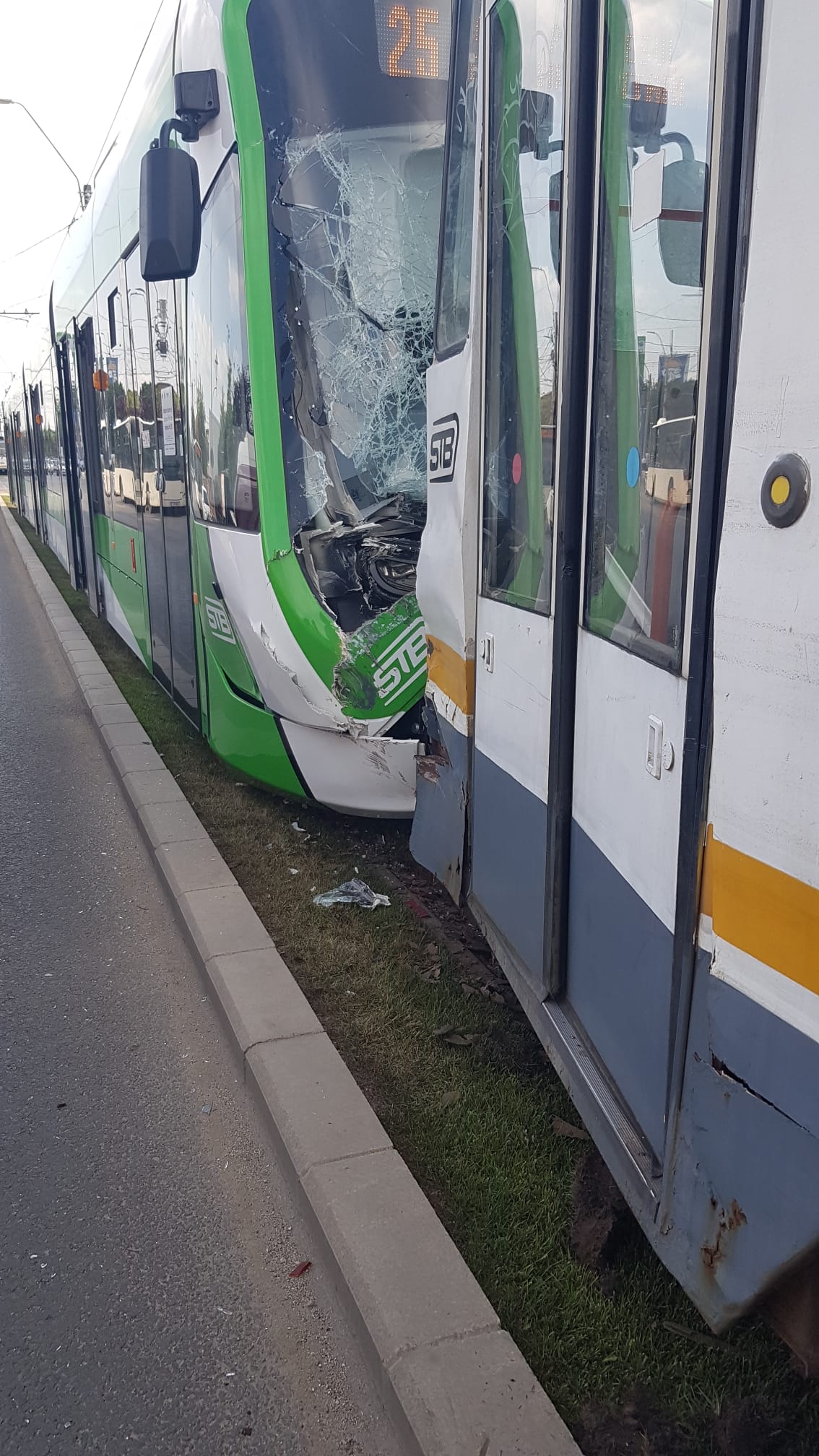 Două tramvaie s-au tamponat pe Şoseaua Giurgiului. Circulaţia pe liniile 7, 19 şi 25 a fost blocată temporar