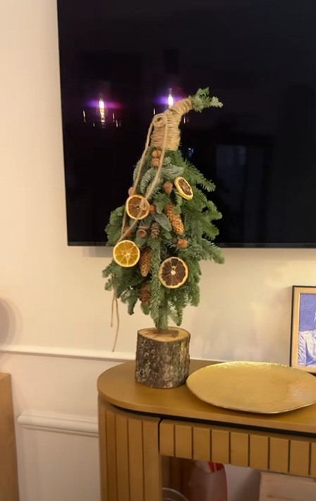 Imagini din casa lui Marius Manole împodobită de Crăciun. Ce vedete i-au trecut pragul de sărbători: „Mirosea a cozonac”