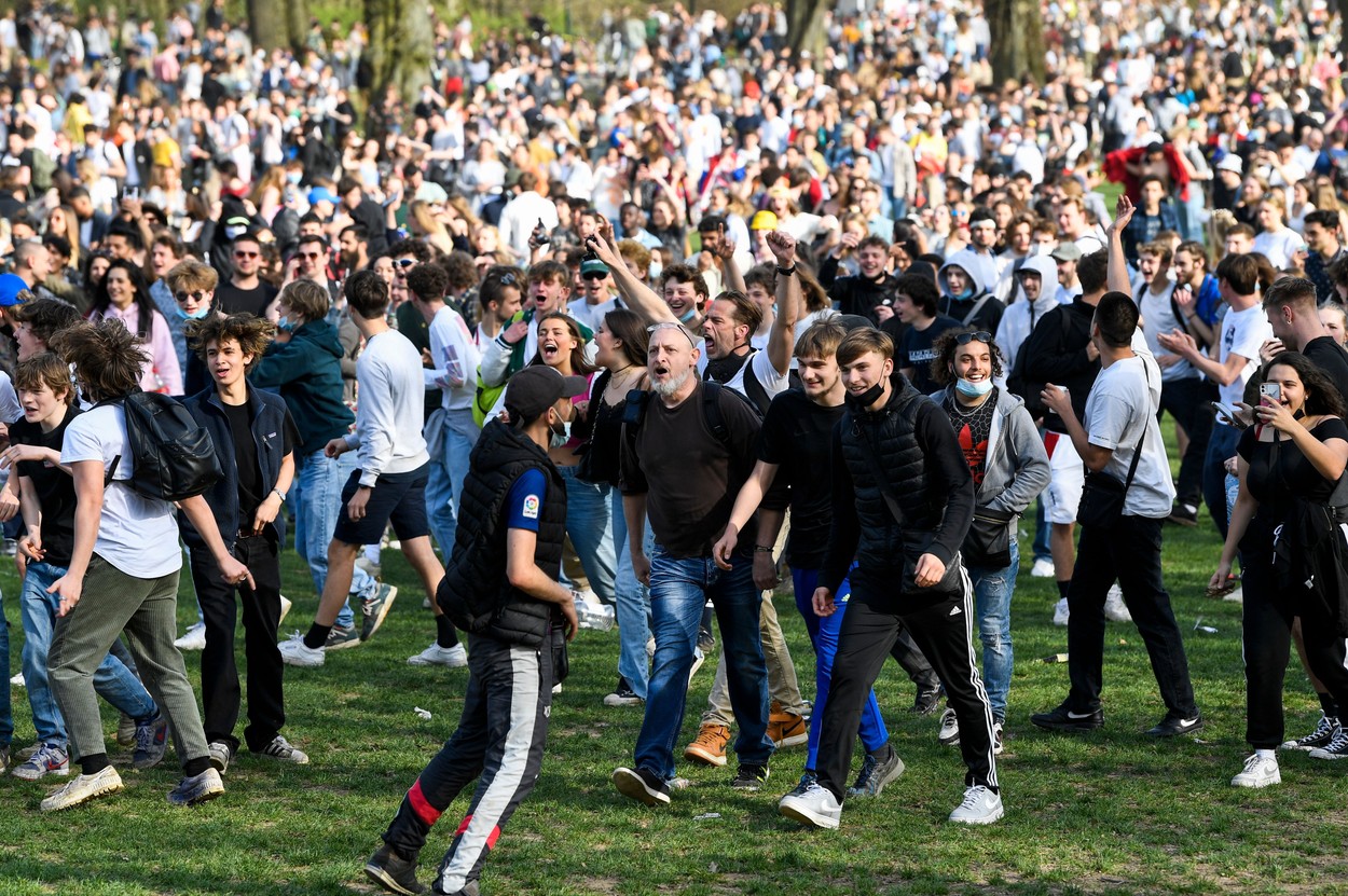 Confruntări la Bruxelles, între polițiști și mii de oameni păcăliți de 1 aprilie să vină la un festival care nu s-a ținut