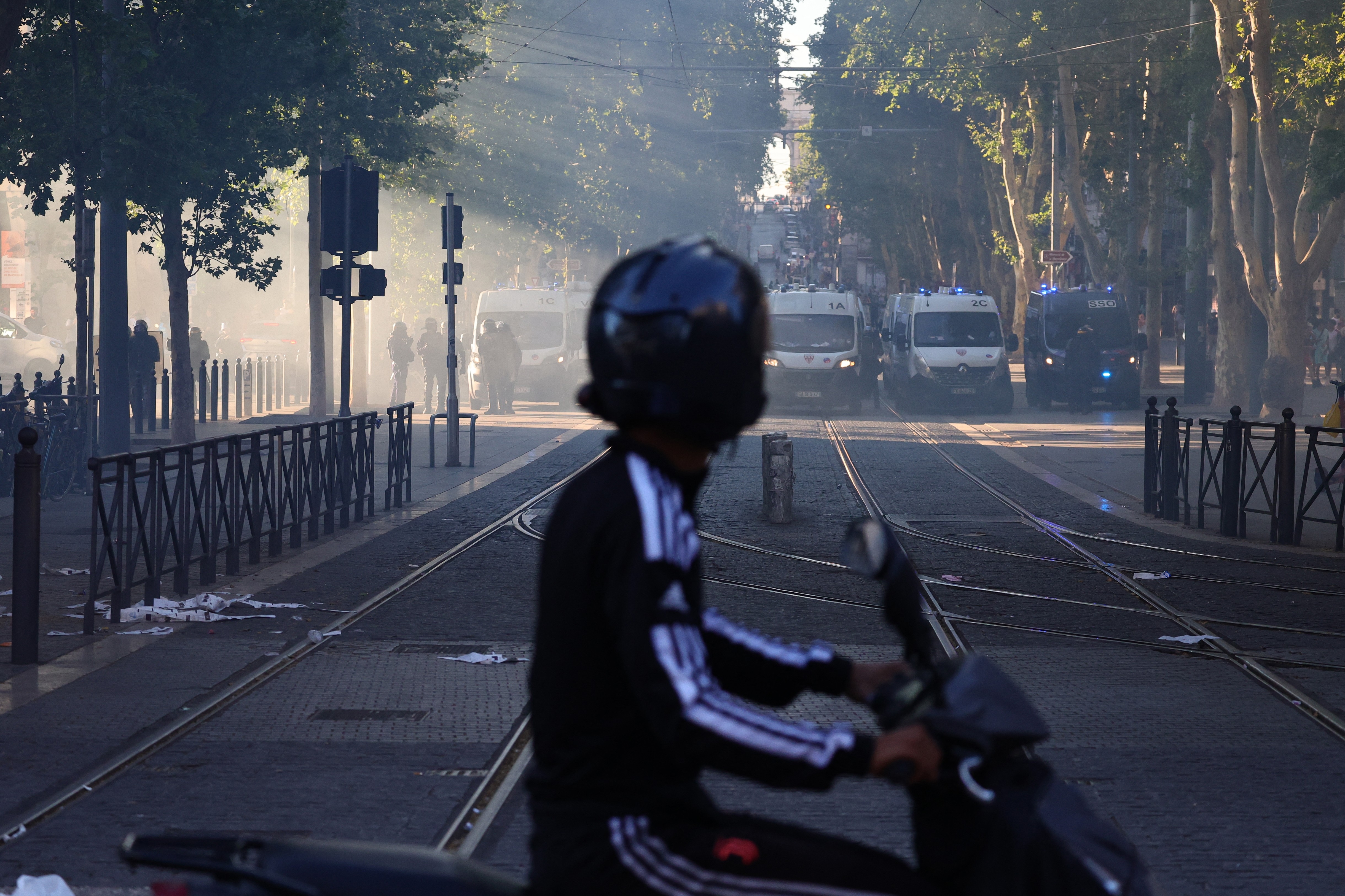 Revolta din Franța - bilanțul distrugerilor. Autoritățile din Marsilia se tem că urmează o nouă noapte marcată de violențe