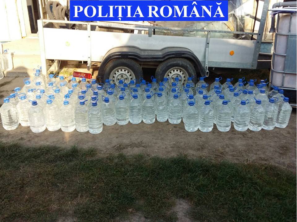 FOTO & VIDEO | Percheziții la proprietarii de păcănele din Rădăuți. Polițiștii au confiscat zeci de aparate tip slot-machine, pe lângă alcool și țigări de contrabandă