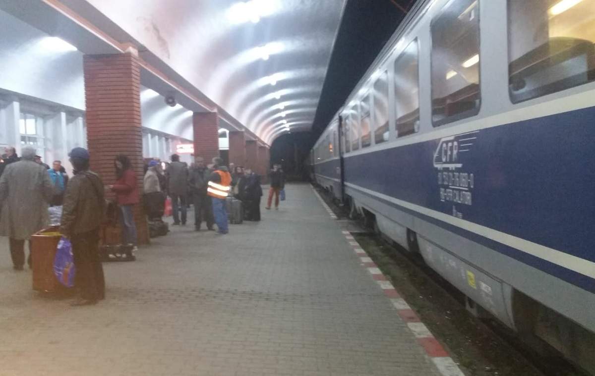 Un tren de călători a deraiat lângă Roșiori Nord, în zona unui macaz. Traficul feroviar este afectat
