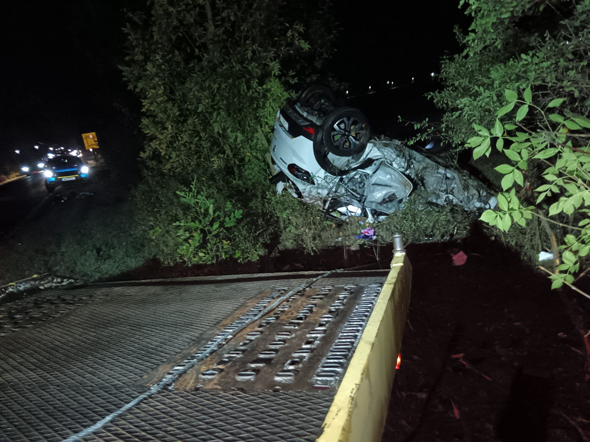 Doi morți într-un accident între un BMW și un Duster, la Orlești, în Vâlcea | VIDEO