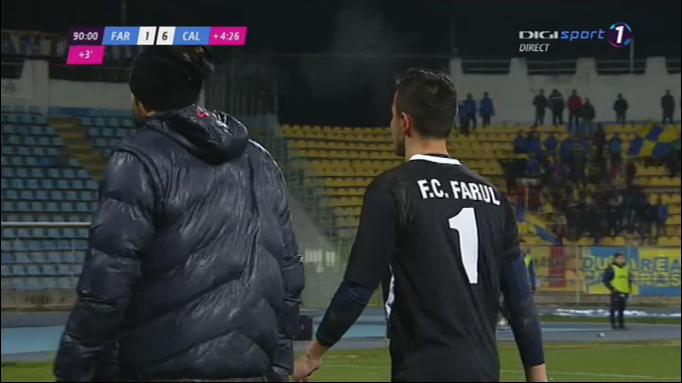 Liga 2. Portarul gazdelor, atacat violent de un fan huligan. Ce pedeapsă a primit suporterul/ FOTO