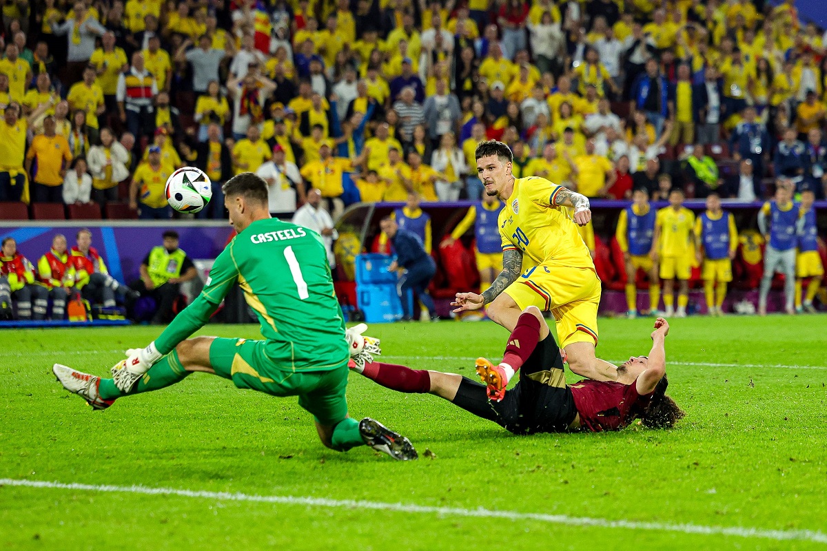 EURO 2024. Cum au apărut Andreea Esca și Corina Caragea la meciul România - Belgia. Prezentatoarele au sărit și scandat cu suporterii