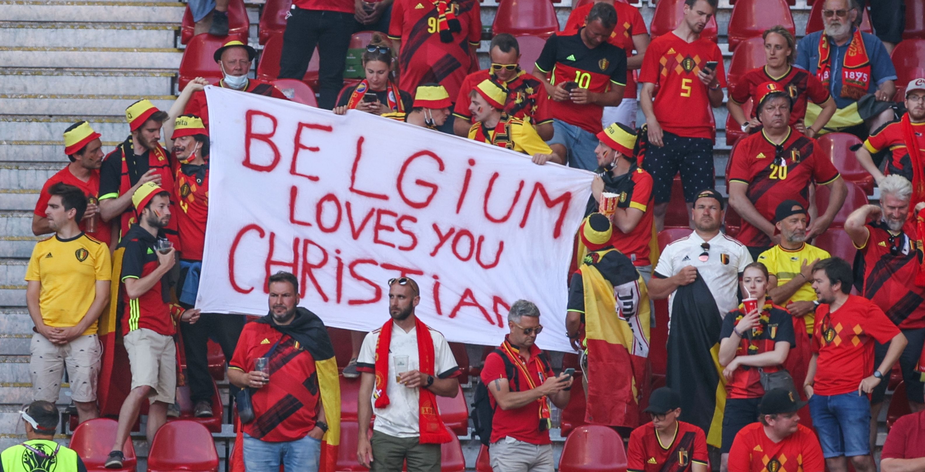 Danemarca s-a calificat în optimile Euro 2020, după o victorie clară în fața Rusiei. Cu inima pentru Eriksen