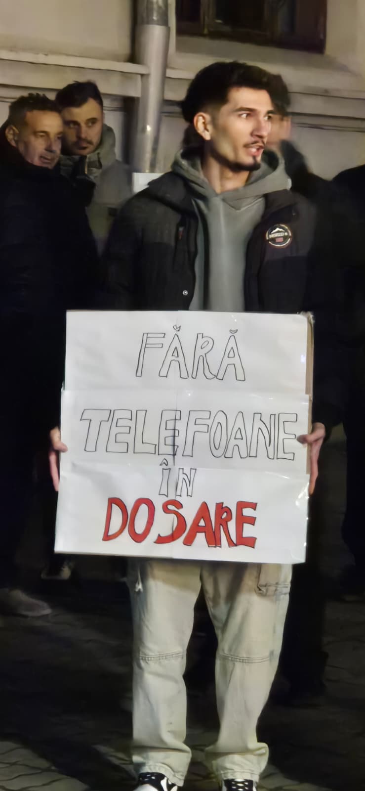 Marș pentru justiție în București: „Ați îngropat dosare / vă vrem la închisoare”/ Băsescu: MCV-ul ar putea fi reactivat