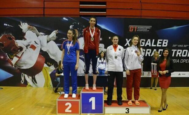 E frumoasă, e celebră, dar n-are noroc în dragoste. E campioană la taekwondo, dar nu acesta e motivul pentru care nu și-a găsit iubit