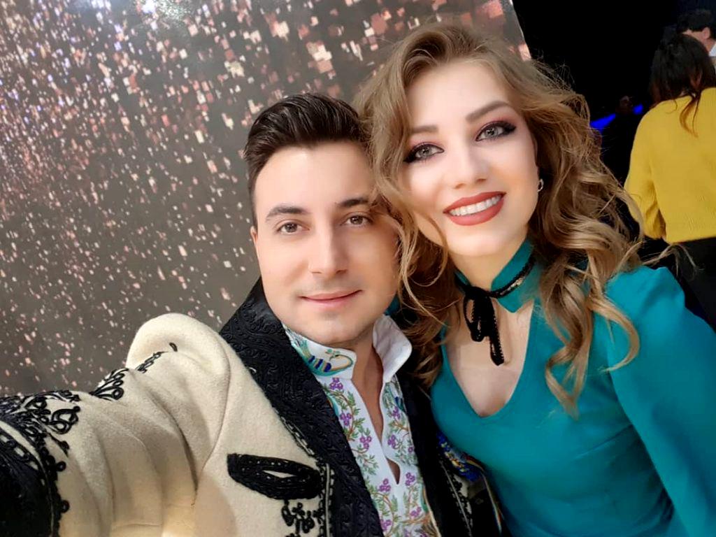 Imagini cu Valentin Sanfira și femeia cu care a înlocuit-o pe Codruța Filip. Au plecat împreună în vacanță și au crezut că nu-i vede nimeni