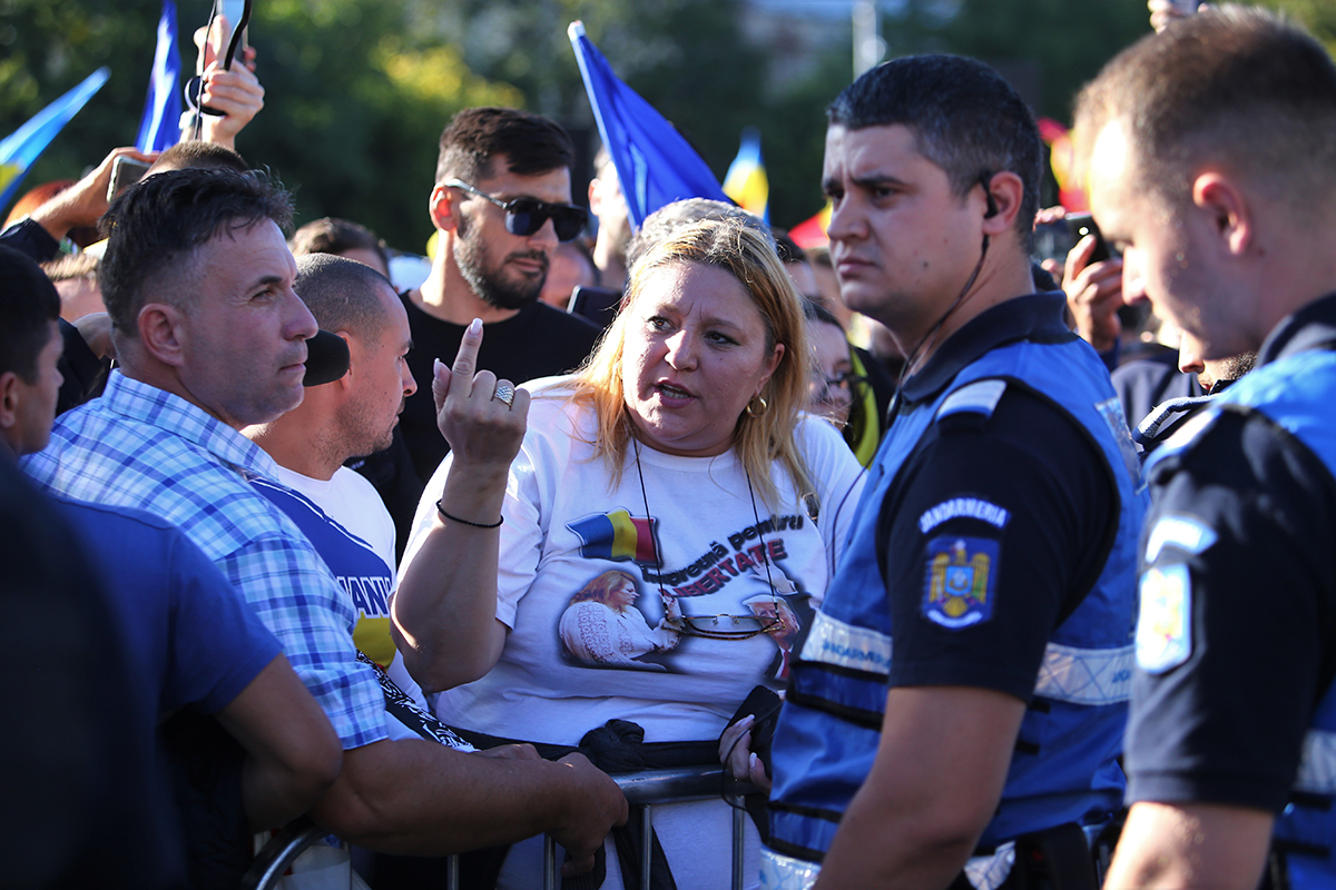George Simion și Diana Șoșoacă s-au certat pe protestul din Piața Victoriei. Senatoarea a virat de la „Bine ați venit, fraților!”, la „Trădătorule, ți-ai bătut joc de AUR!”