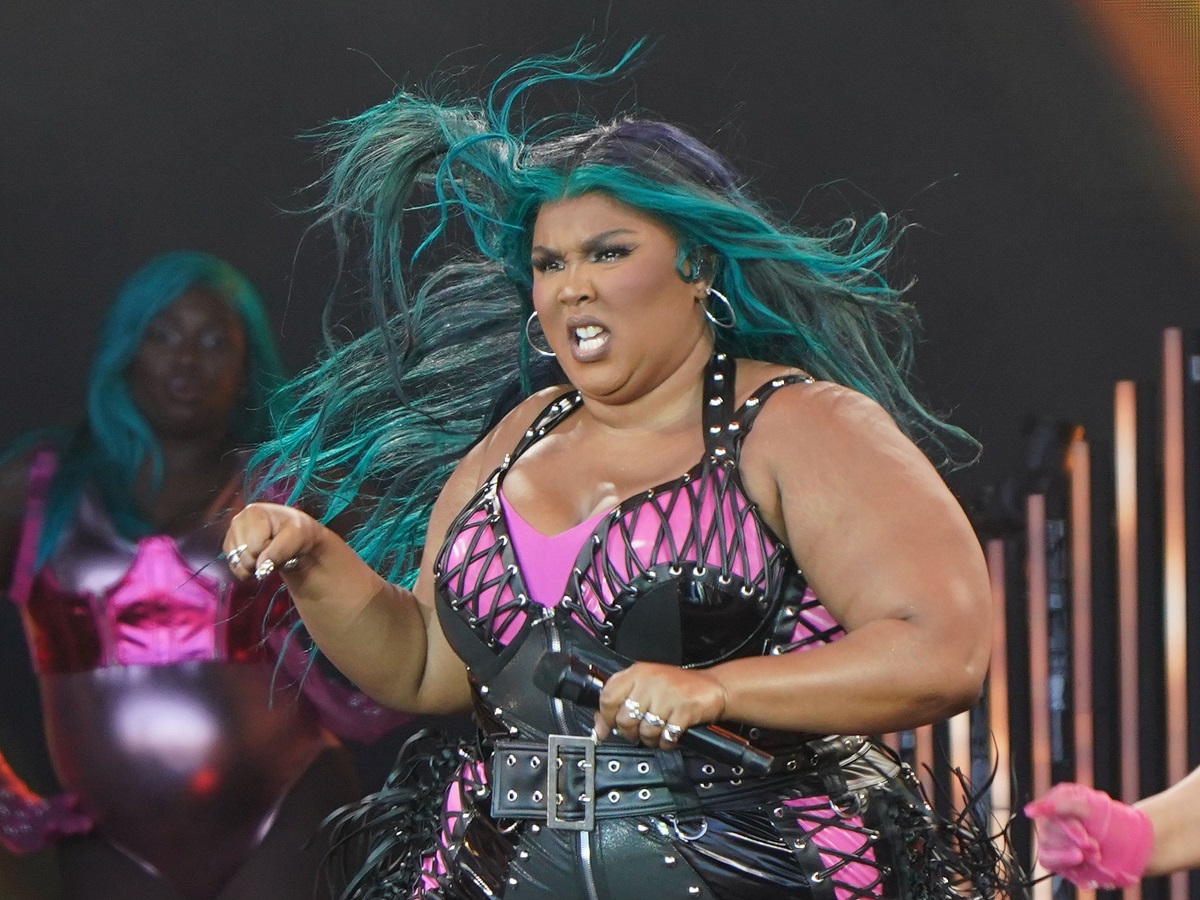 Lizzo, acuzată de fostele ei dansatoare de hărţuire sexuală și body shaming. Cântăreața a fost dată în judecată