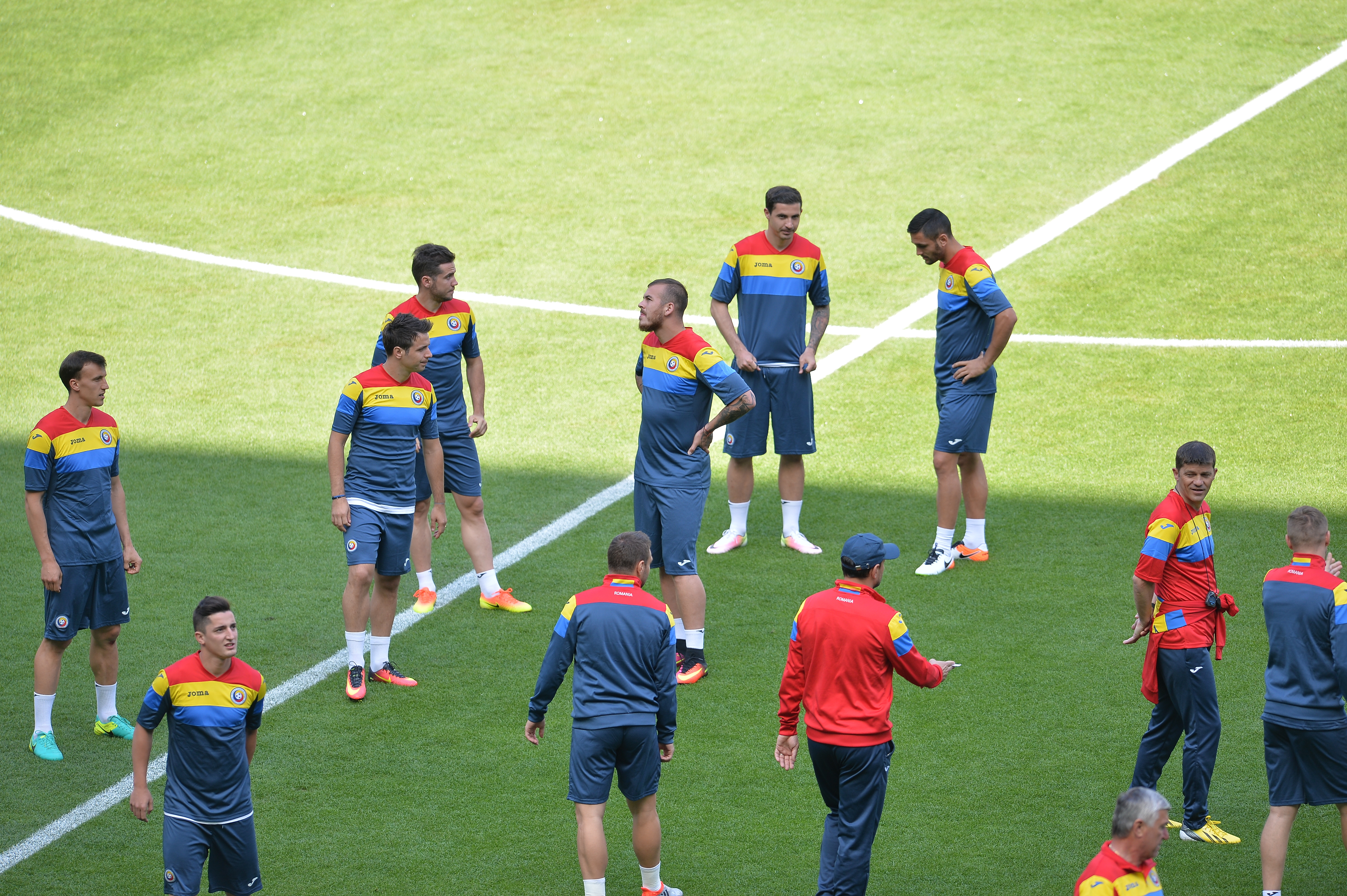Euro 2016. Tricolorii au efectuat antrenamentul oficial pe Stade de France, ultimul înaintea meciului cu ”Les Bleus” (vineri, ora 22:00). Zâmbete și uimire / GALERIE FOTO și VIDEO