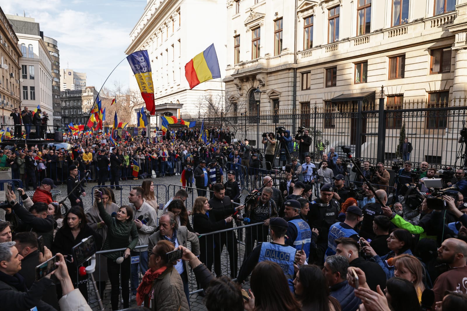 Călin Georgescu și-a depus candidatura la președinție la BEC: „A doua oară nu voi mai fi interzis, pentru că vor fi judecați de toate instanțele” | VIDEO