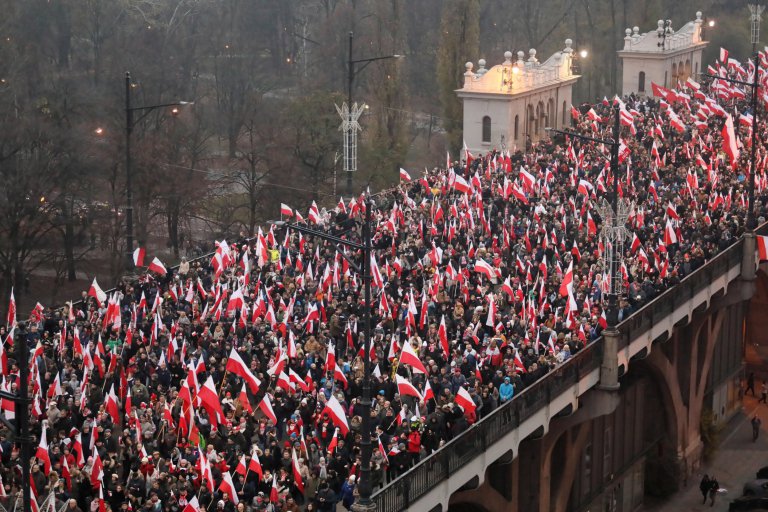 Imagini incendiare în Polonia. Liderii eurosceptici şi grupurile de extremă dreapta au marcat împreună Ziua Independenței (FOTO)