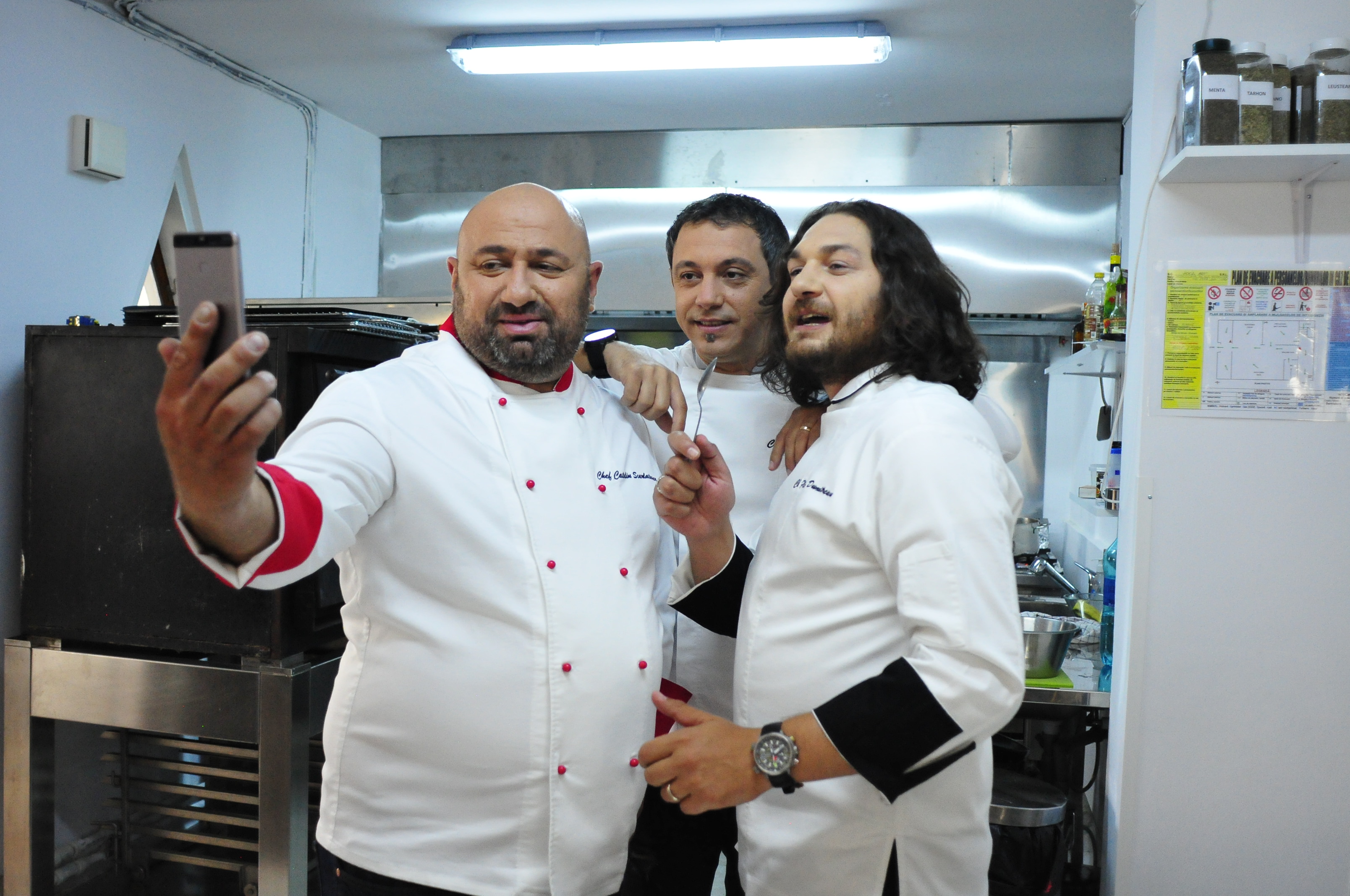 Chef Dumitrescu, Chef Scărlătescu și Chef Bontea au livrat preparatele gătite în finala ”Chefi la cuțite” | FOTO