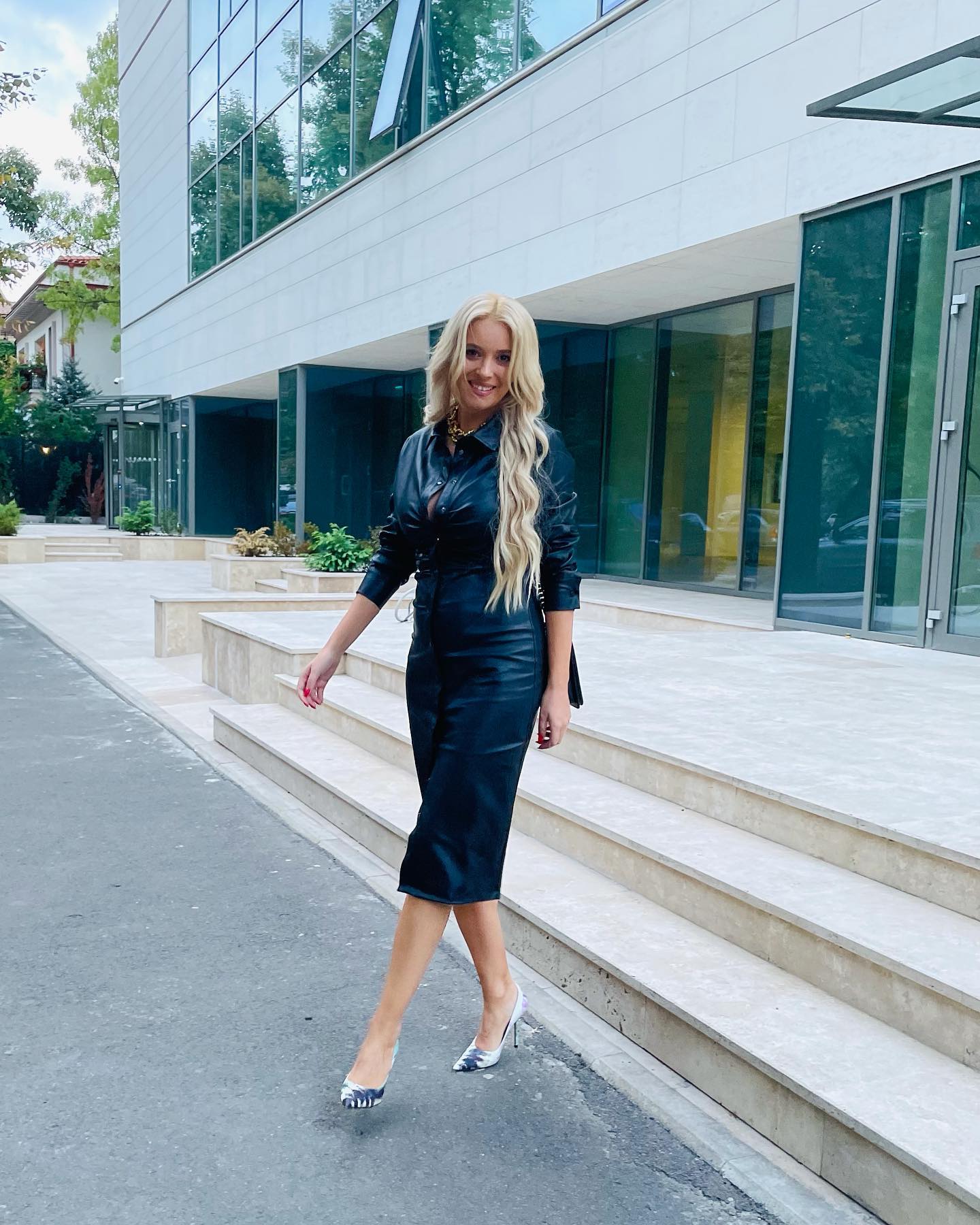 Diana Dumitrescu, de nerecunoscut după ce s-a pocăit. Imagini cu actrița la biserică