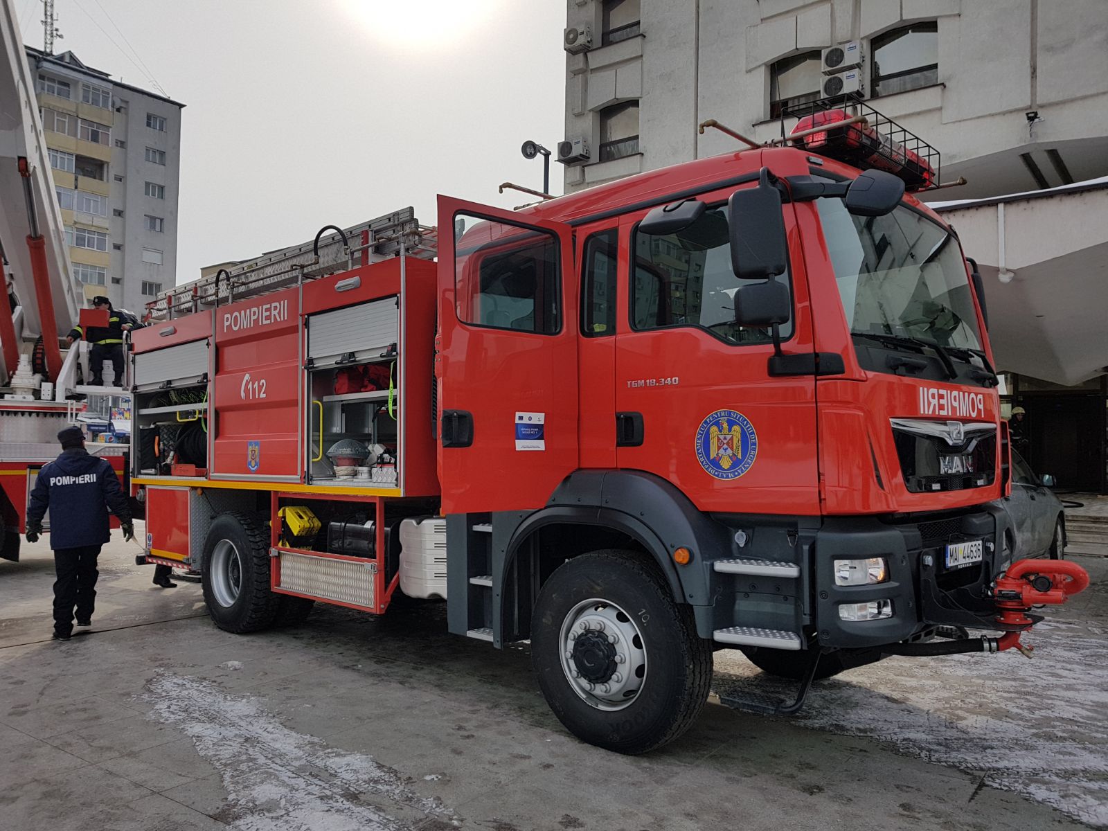 Panică în centrul Vasluiului, după ce mașini de pompieri au ocupat o parte din Piața Civică/ GALERIE FOTO