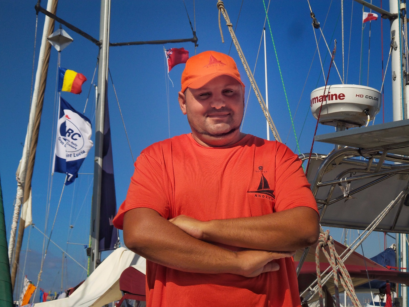 REPORTAJ / Șapte români înfruntă Atlanticul pe un velier. Luptă trei săptămâni cu vântul, cu valurile și furtunile pentru copiii cu autism/ GALERIE FOTO