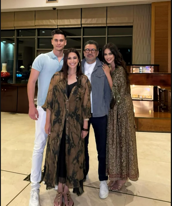 Fiica Andreei Berecleanu, în tandrețuri cu un bărbat mai în vârstă. Cum a fost surprinsă Eva Zaharescu după o noapte în club
