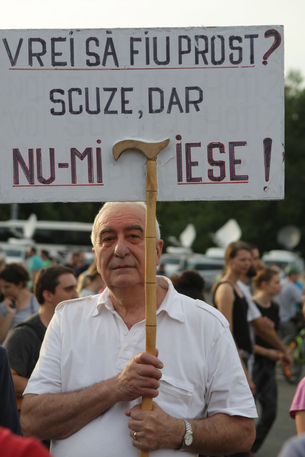 GALERIE FOTO/ Protest #Rezist, la o zi după mitingul PSD. Circa 1.000 de persoane sunt în Piața Victoriei