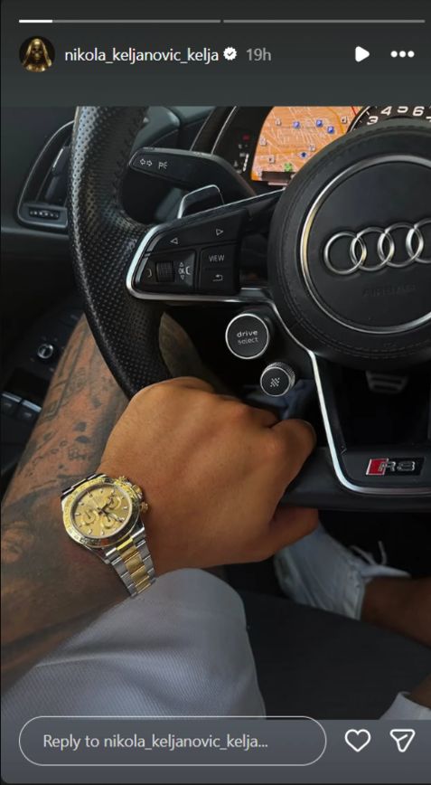 Conduce o mașină de lux de 220.000 de euro și poartă un Rolex de 26.000 de euro din aur. Cum a făcut Nikola bani, după ce a rămas repetent în liceu
