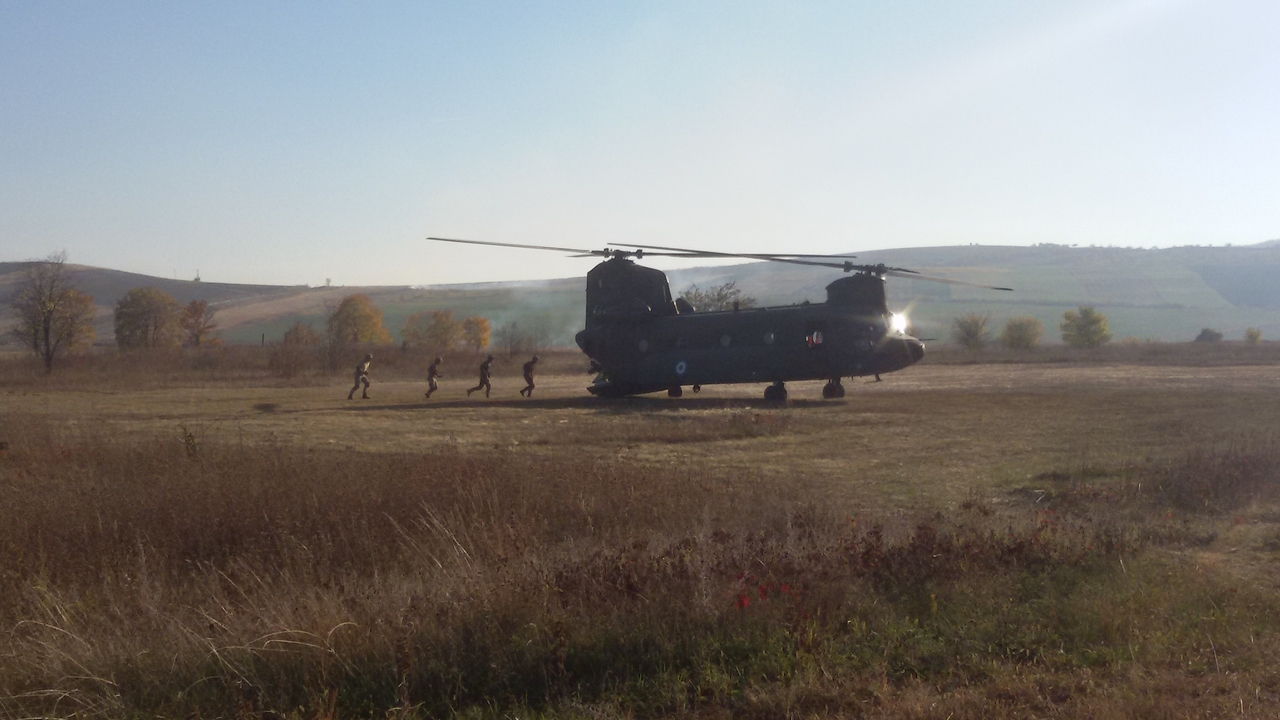 GALERIE FOTO | Exerciţiu militar spectaculos la Târgu Mureş. Elita forțelor speciale, antrenamente la limită