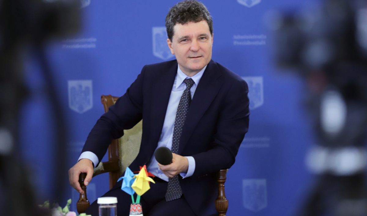 Cum ar trebui să se îmbrace și să se încalțe Nicușor Dan. Sfaturile lui Mihai Albu: „Mare atenție”