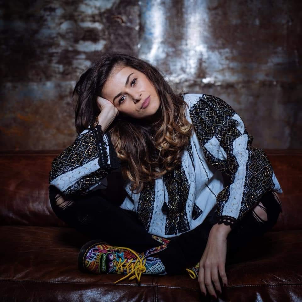 Actrița Irina Antonie nu a băut alcool nici la propria nuntă. „De 18 ani m-am lăsat de băut și lumea mă întreabă câți ani am” | VIDEO EXCLUSIV