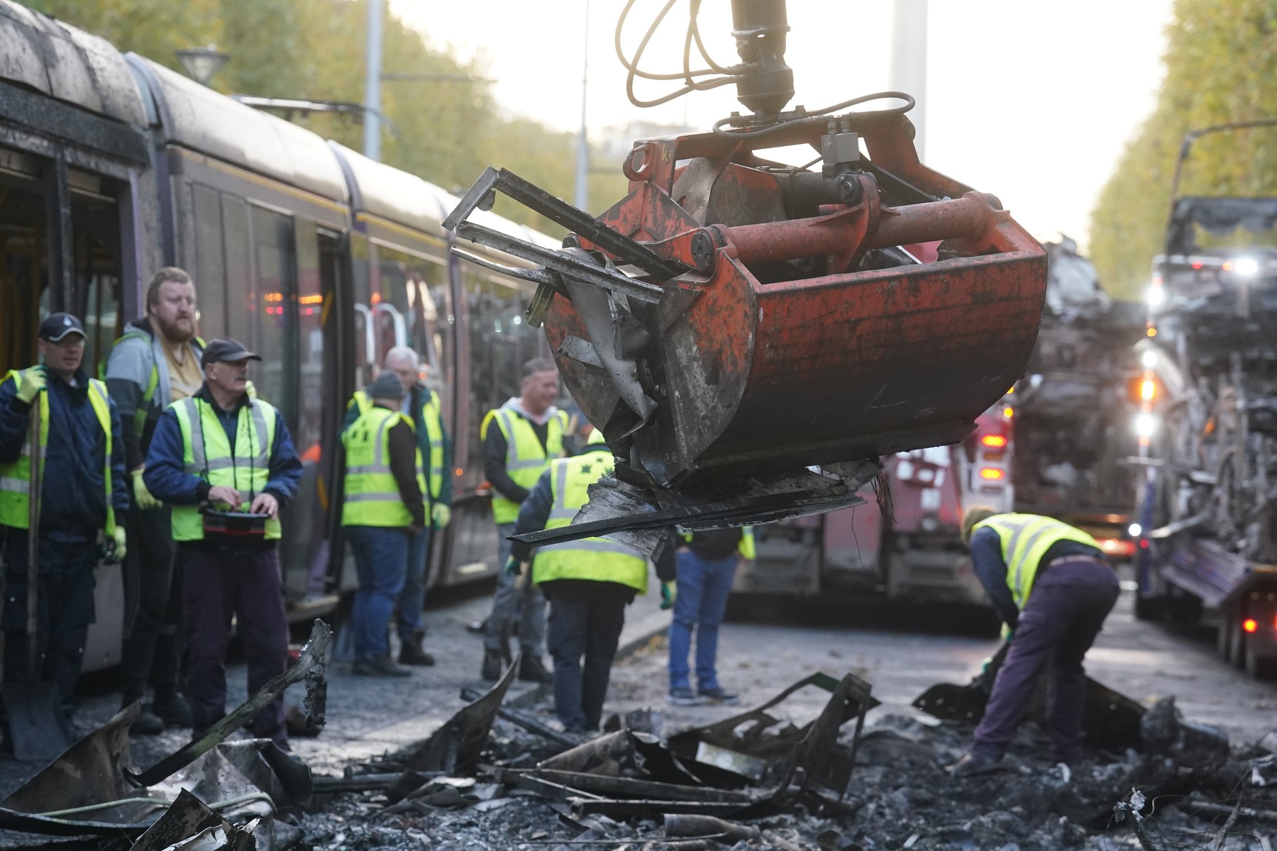 Dublin s-a confruntat cu o noapte de violențe la un nivel „nemaivăzut de zeci de ani”. Zeci de persoane, arestate. De la ce a pornit totul