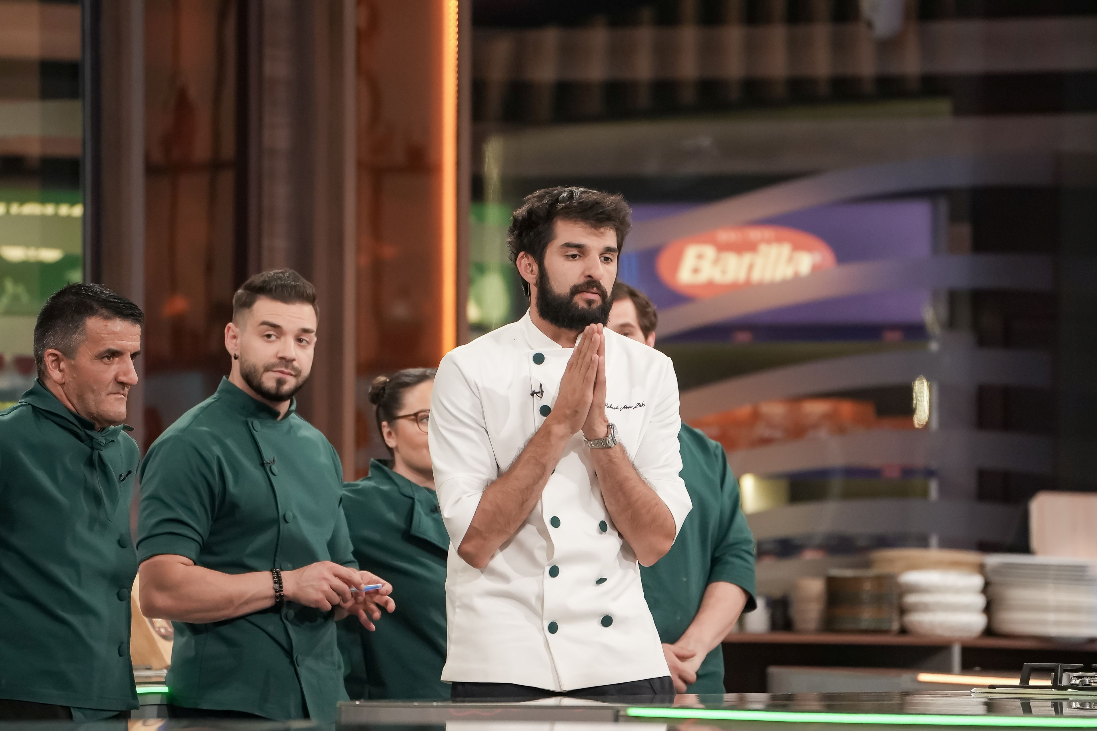 „Chefi la cuțite” 16 decembrie 2025. Seara va culmina cu un verdict șocant la proba eliminatorie