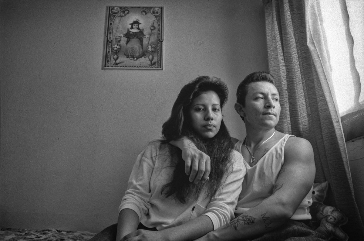 Cum arătau soldații străzilor în anii '80! Imagini brutale din interiorul celor mai periculoase bande din Los Angeles: armele, drogurile și bătăile erau la ordinea zilei