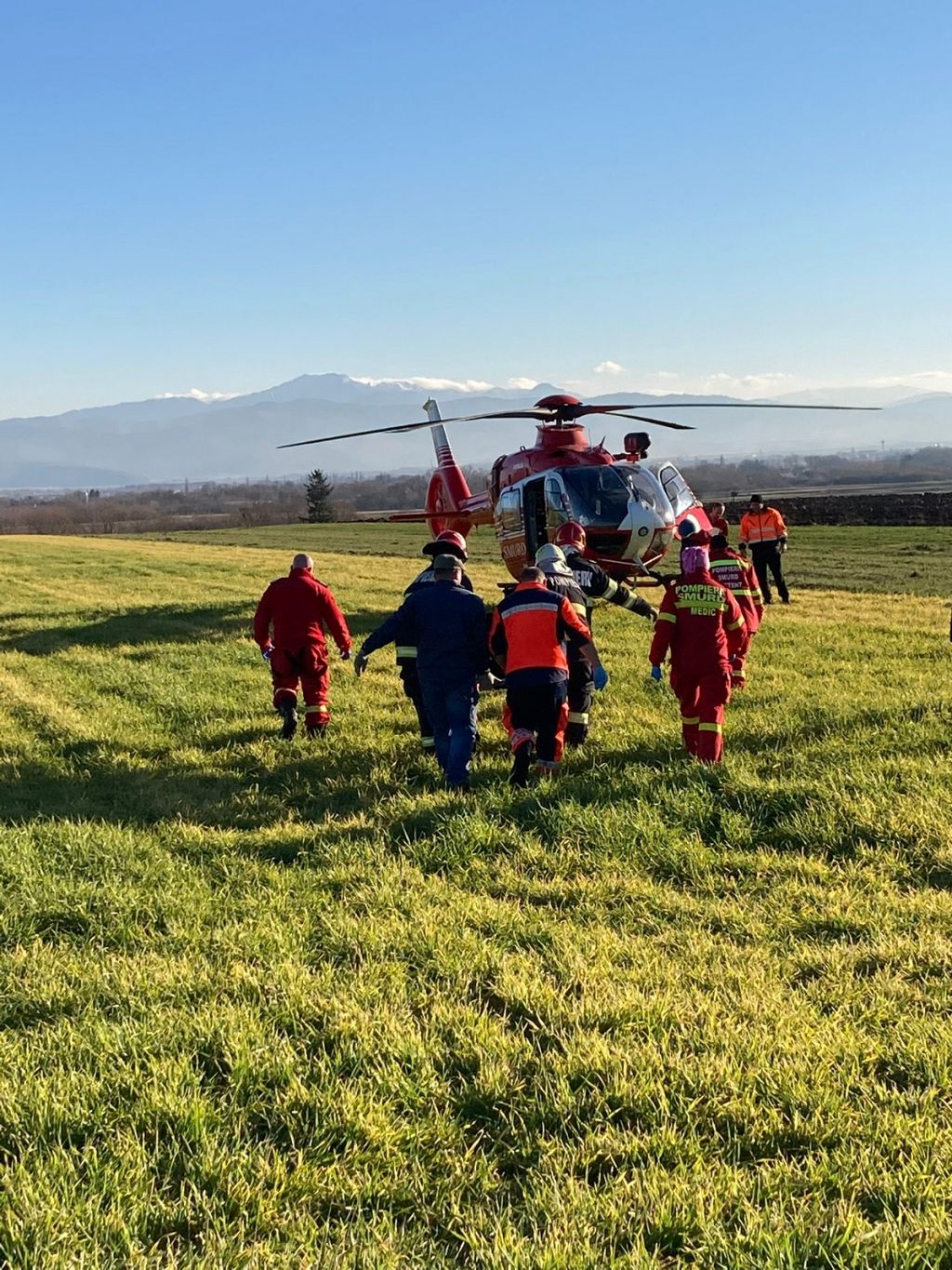 Şase oameni, transportați la spital în urma unui accident în Covasna. Una dintre victime, preluată de elicopterul SMURD
