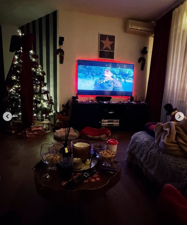 Imagini din casa în care locuiesc Giulia Anghelescu și Vlad Huidu. Au renovat-o de Crăciun: „Am schimbat parchetul în living, am schimbat o baie”