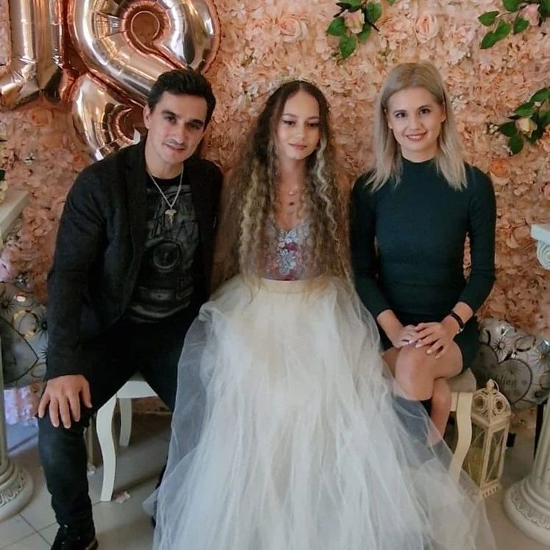 Fiica Larisei și a lui Marian Drăgulescu a împlinit 18 ani. Cum a fost surprinsă Beatrice alături de părinții ei