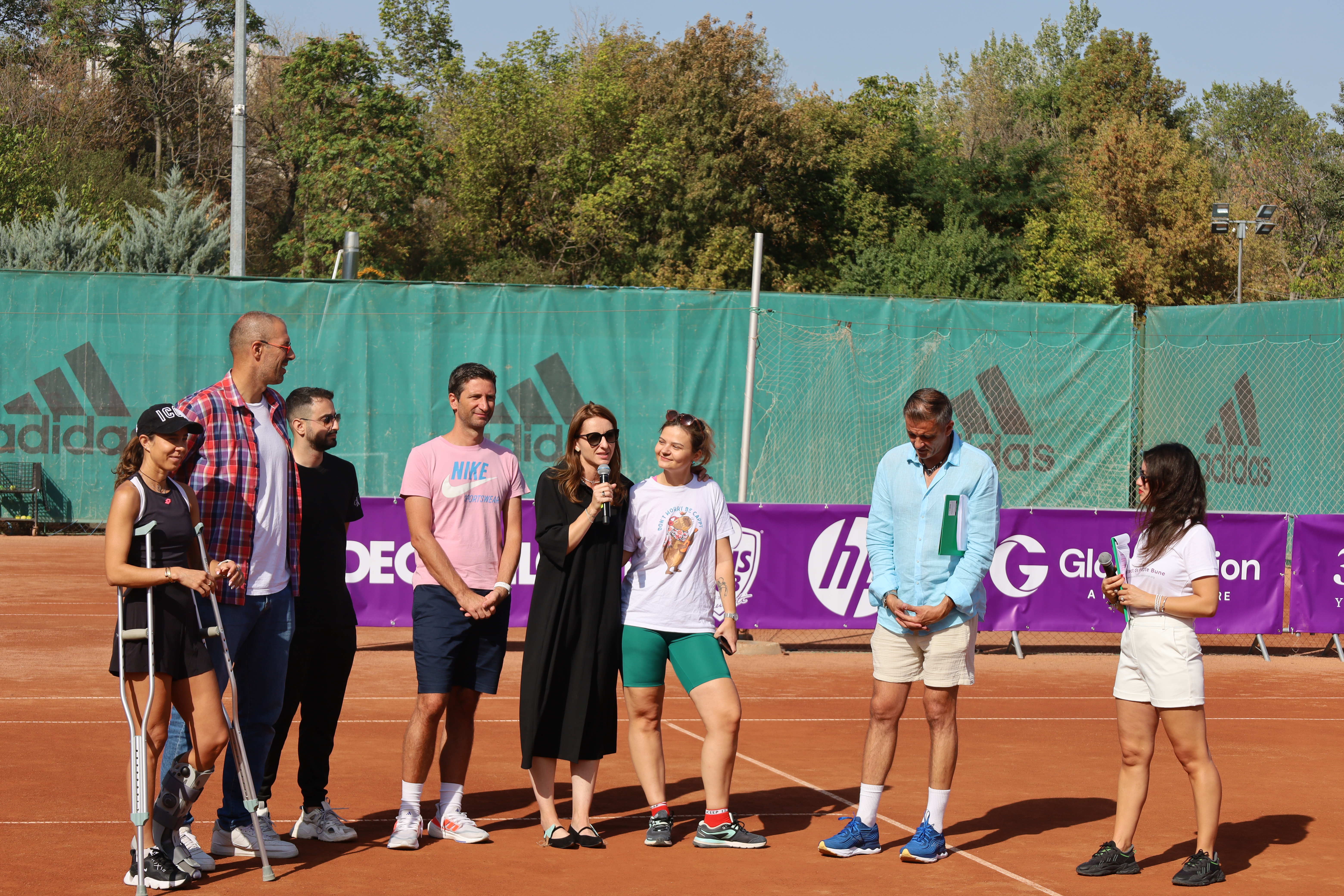 „Trebuie să fim un pic încurajați”. Au jucat tenis și au strâns bani pentru tinerii care ies din centrele de plasament