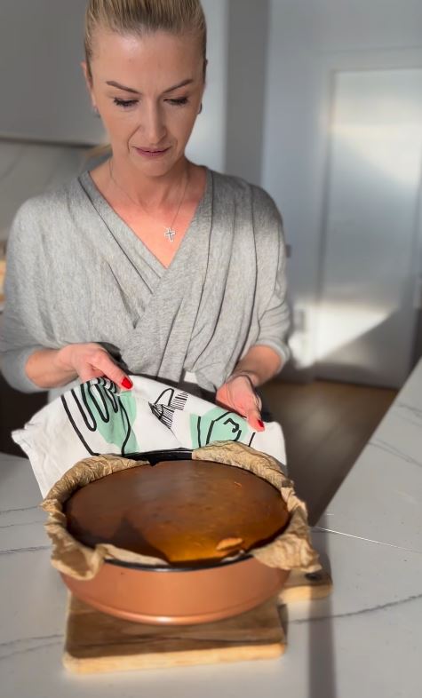 Rețeta de cheesecake recomandată de Elwira Petre. Trucul vedetei pentru un desert delicios și ușor de preparat