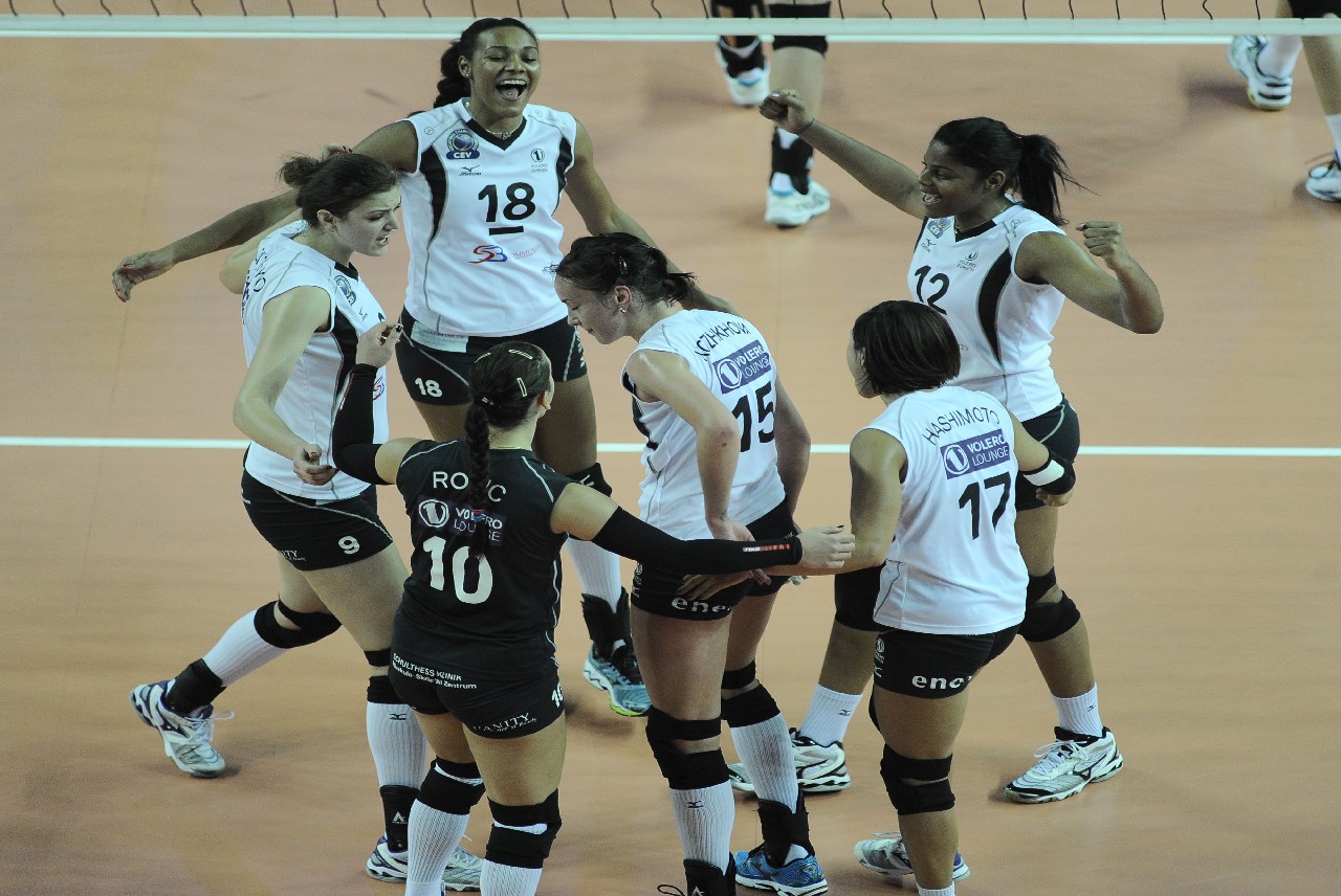 Recordul Stelei, în pericol: o echipă de volei feminin - 100 de victorii la rând!
