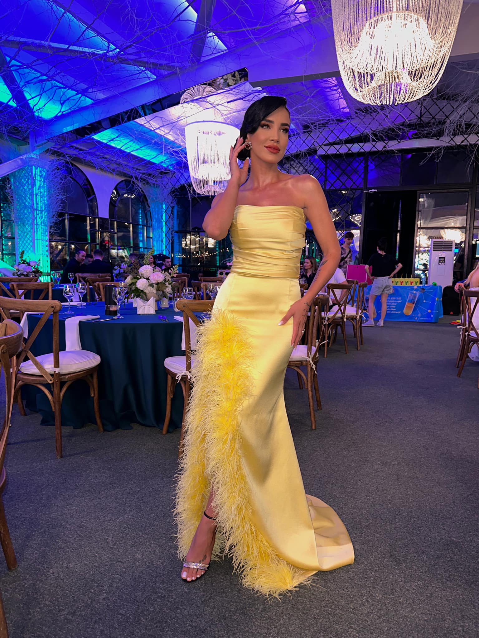Cum a apărut Adelina Pestrițu la botezul fetiței Andreei Antonescu. A fost diva în galben: „Câtă grație, feminitate”