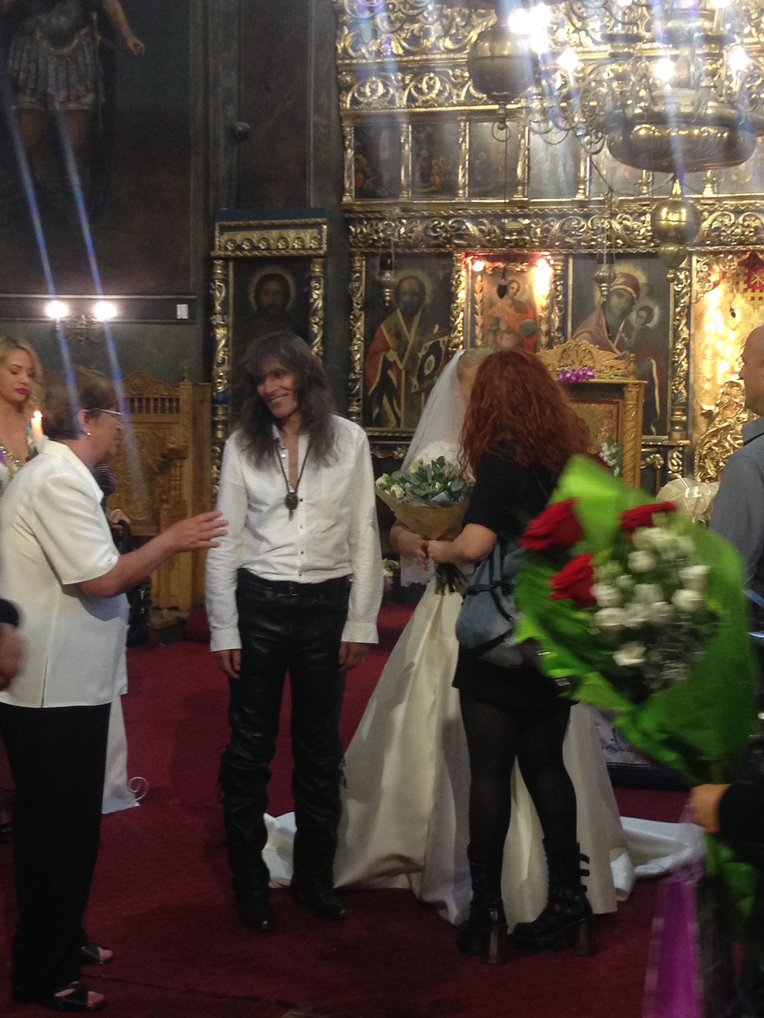 FOTO EXCLUSIV/ Așa nuntă nu a existat! Kempes, cel mai iubit solist rock, la altar în pantaloni de piele