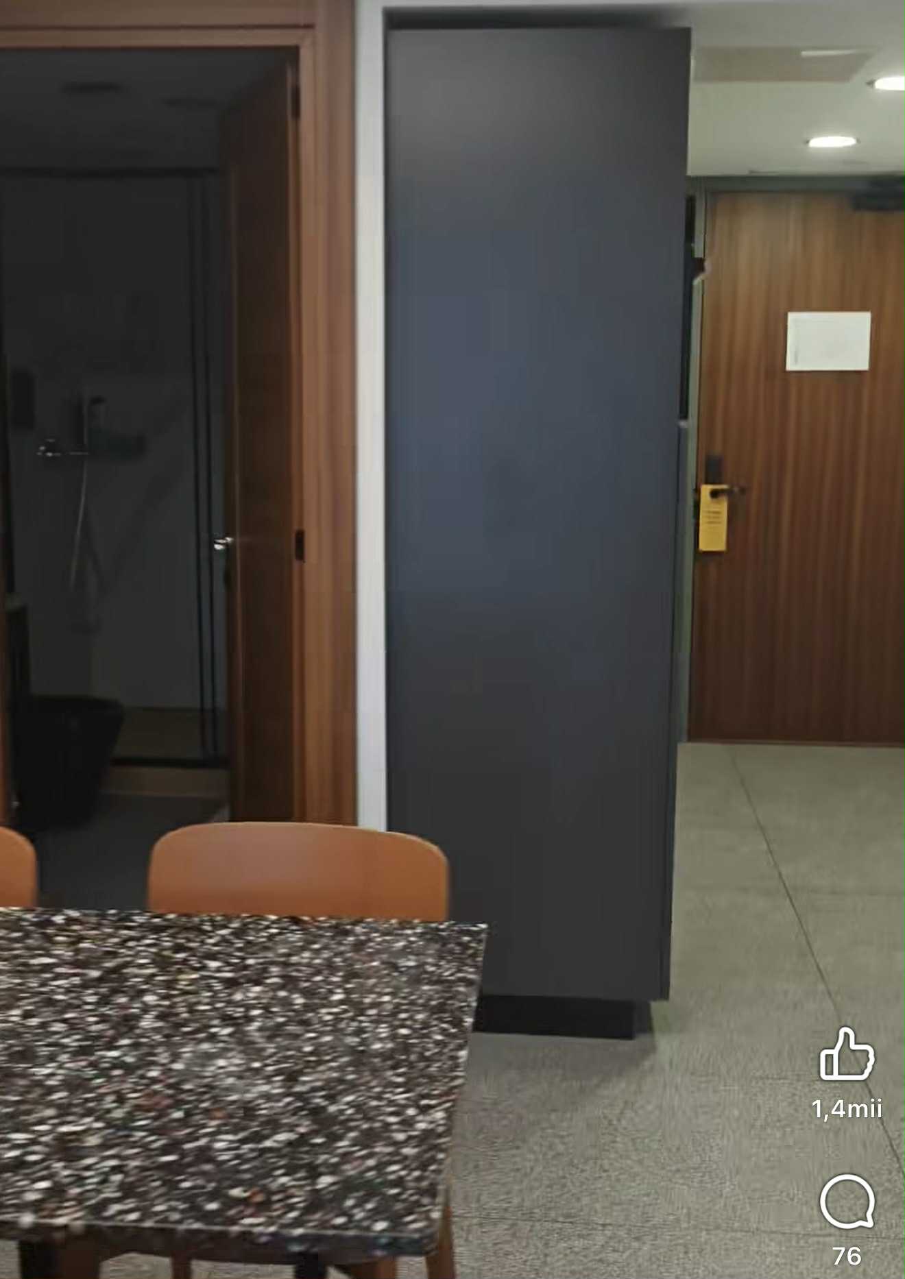 Imagini din apartamentul în care e cazat Dani Oțil la Power Couple, sezonul 3. Prezentatorul e de două zile în Malta: „Am și chicinetă”