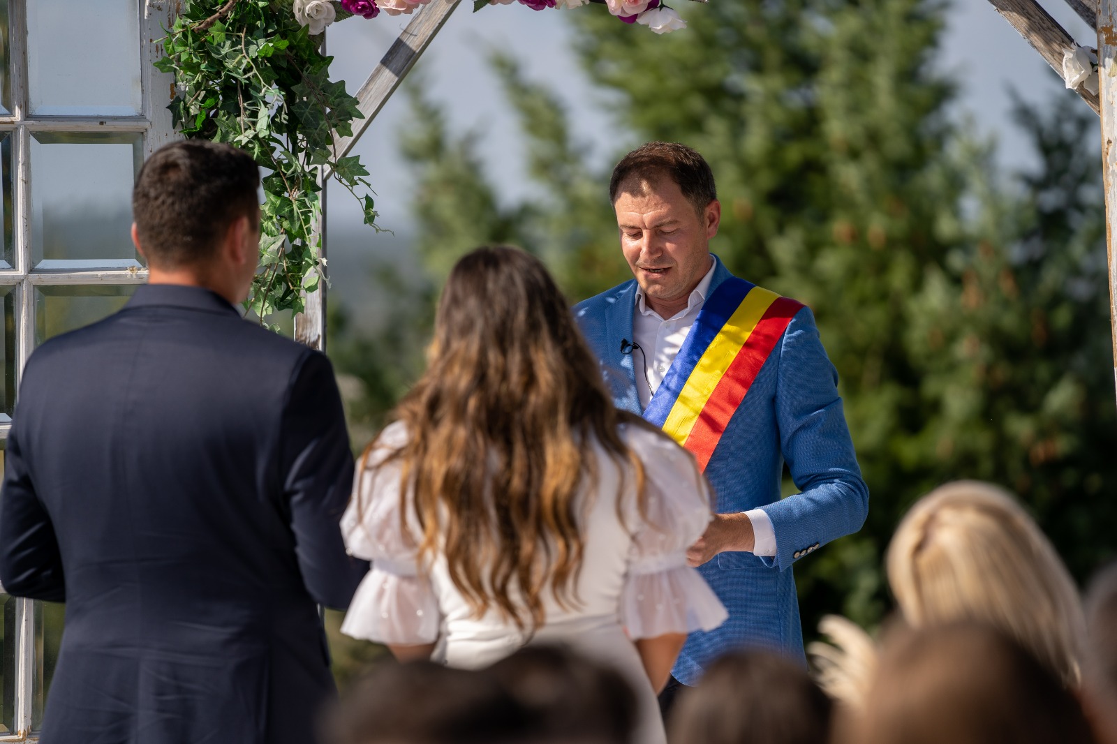 George Simion s-a cununat civil cu Ilinca Munteanu. „Mâine e ziua cea mare, când vom spune «da» în fața lui Dumnezeu”