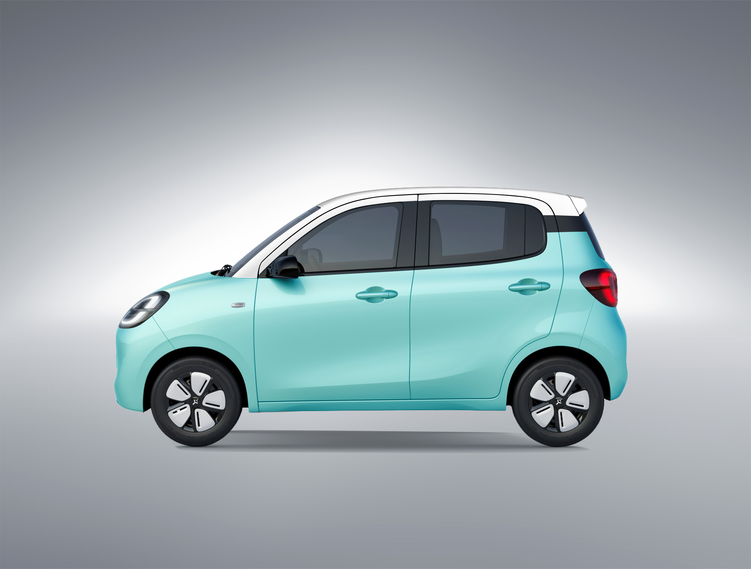 Allview 4City, prima mașină electrică urbană care poate fi condusă de la 16 ani: are 5 uși și promite o autonomie de până la 300 de kilometri