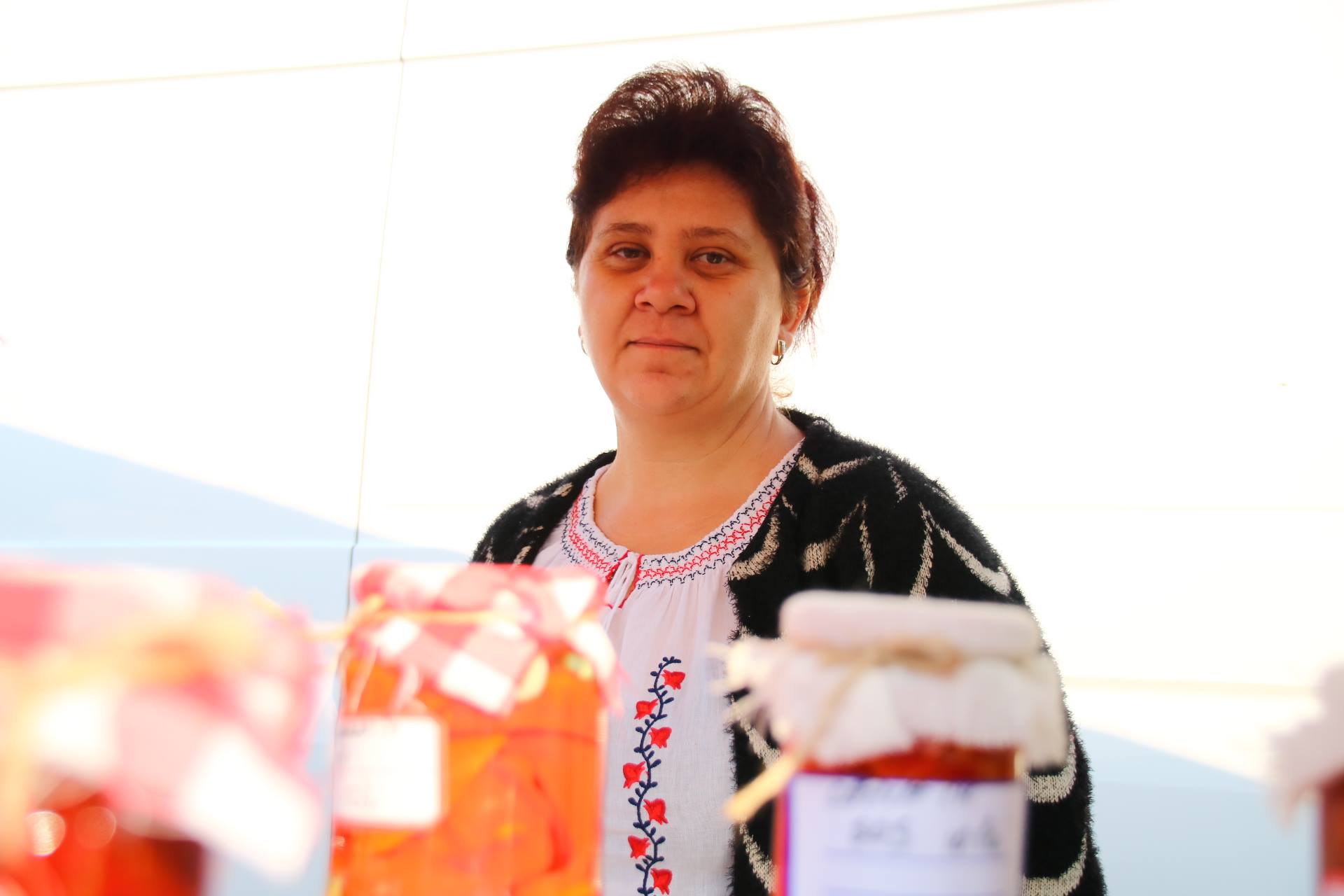 REPORTAJ: De Ziua Produselor Agroalimentare Românești, craiovenii s-au înghesuit să cumpere gogonele și să mănânce sarmale și pâine cu mălai/ FOTO