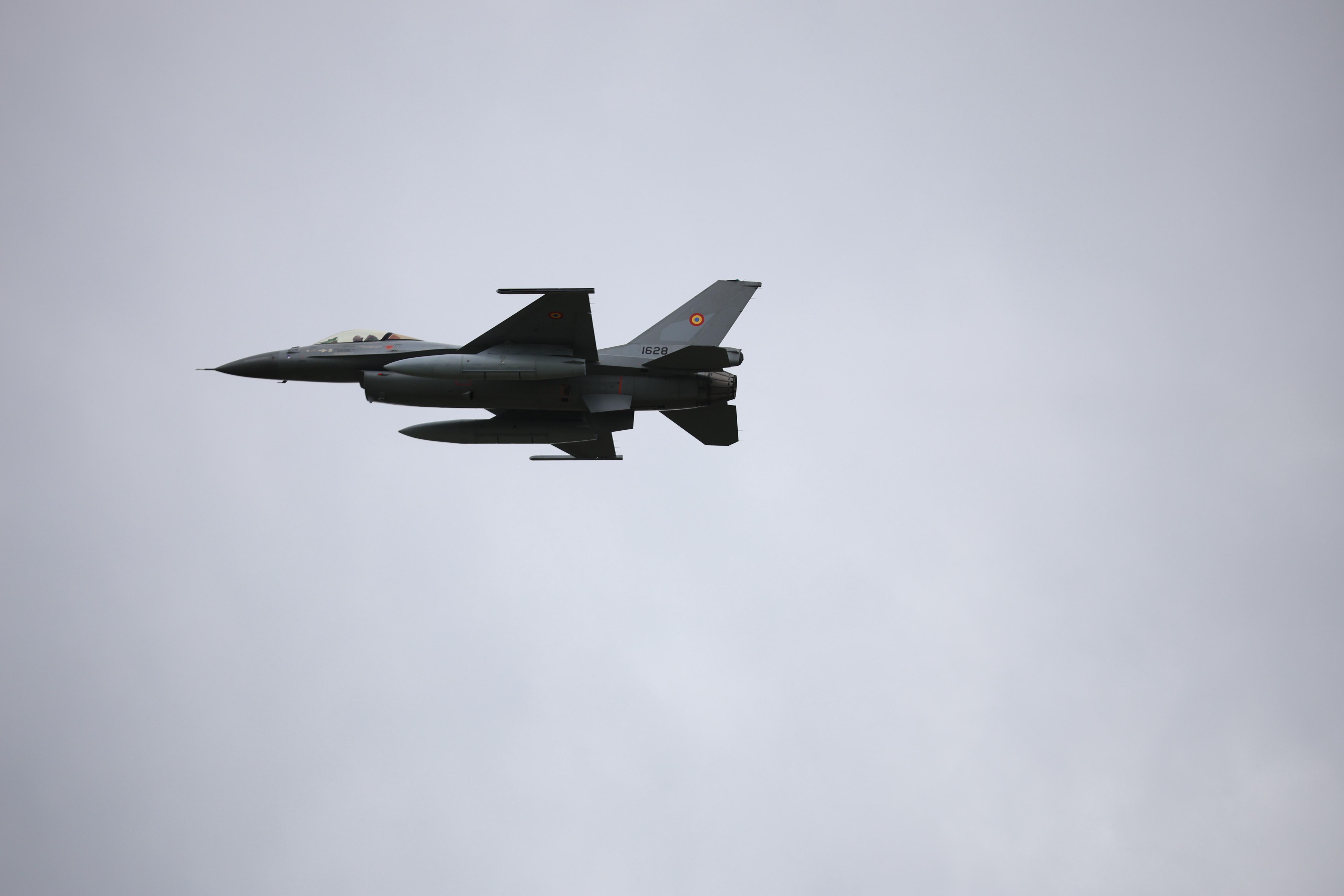 Alte trei avioane F-16 Fighting Falcon cumpărate din Norvegia au ajuns în România. MApN: „Ne consolidăm capabilităţile de apărare aeriană”