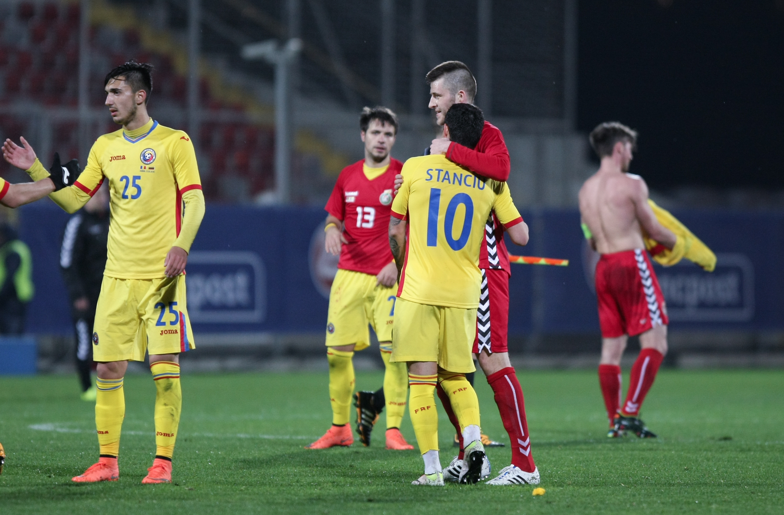 Puiule, tatuatul Stanciu e Dumnezeul tău, nu icoanele! România a învins Lituania după un meci jenant. Gafe colosale. GALERIE FOTO și VIDEO