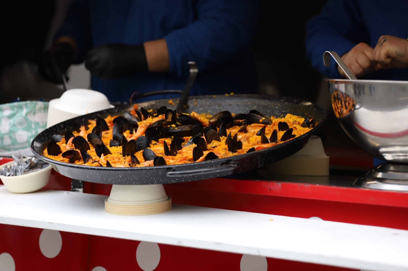 Bucharest Street Food Festival a început. Ce găsiți pe Bulevardul Kiseleff: de la burgeri la paella, plus dulciuri pentru toate gusturile
