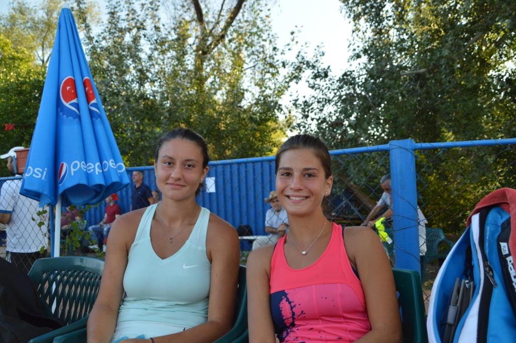Ilie Năstase a premiat campioanele în proba de dublu a turneului ITF de la Arad care îi poartă numele / GALERIE FOTO